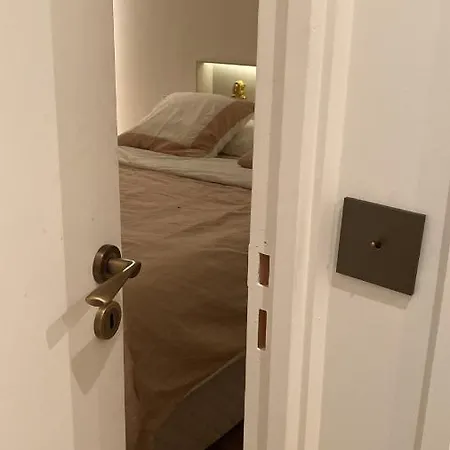 - Louvre & Rivoli * Paris