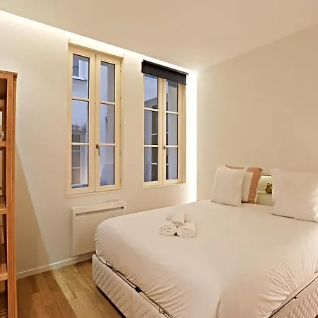 - Louvre & Rivoli Apartmán