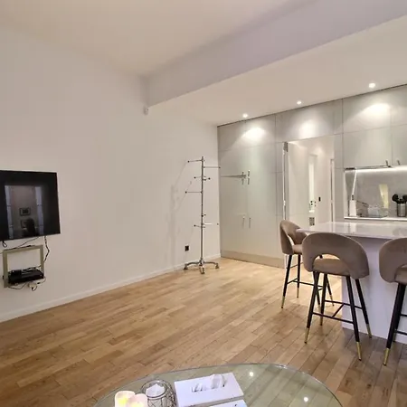 - Louvre & Rivoli Apartmán Paříž